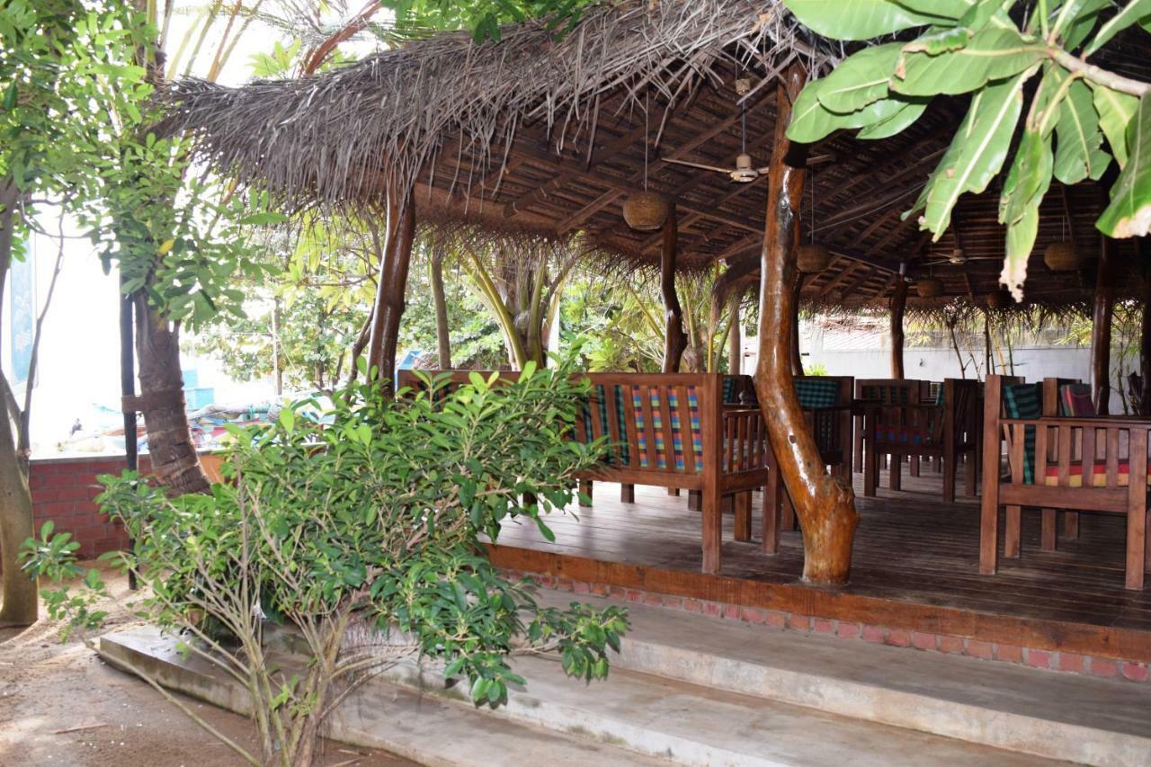 Rupa'S Hotel Arugam Bay Buitenkant foto